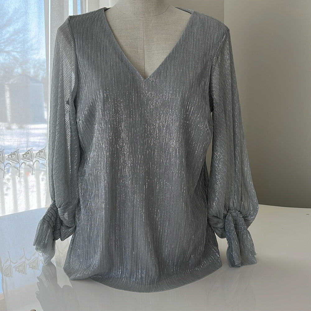 CeCe silver metallic glitter top size medium